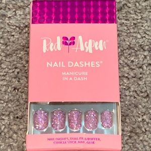 Adhesive nails. Red Aspen